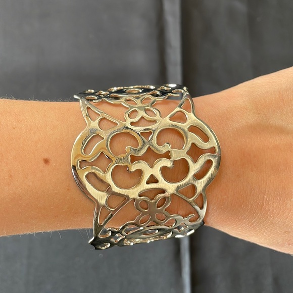 Lia Sophia cuff bracelet - Picture 1 of 2
